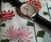 �~�܂��Ă��r���v�̓d�r�������Ă����B